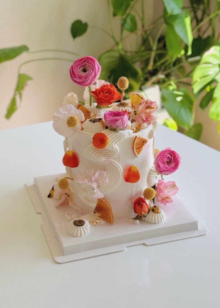 Floral buttercream cake by Shaddai