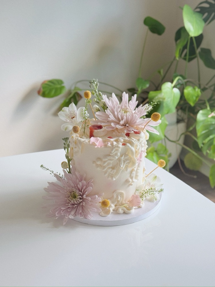 Floral cake by Shaddai, Tampa