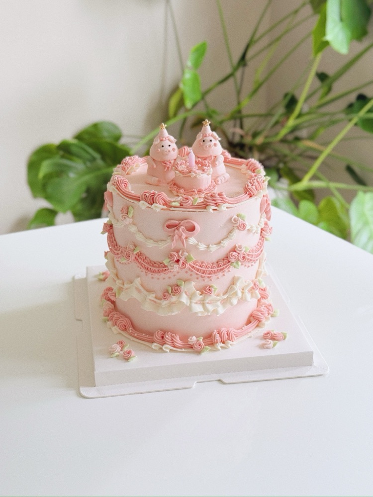 Vintage style cake by Shaddai