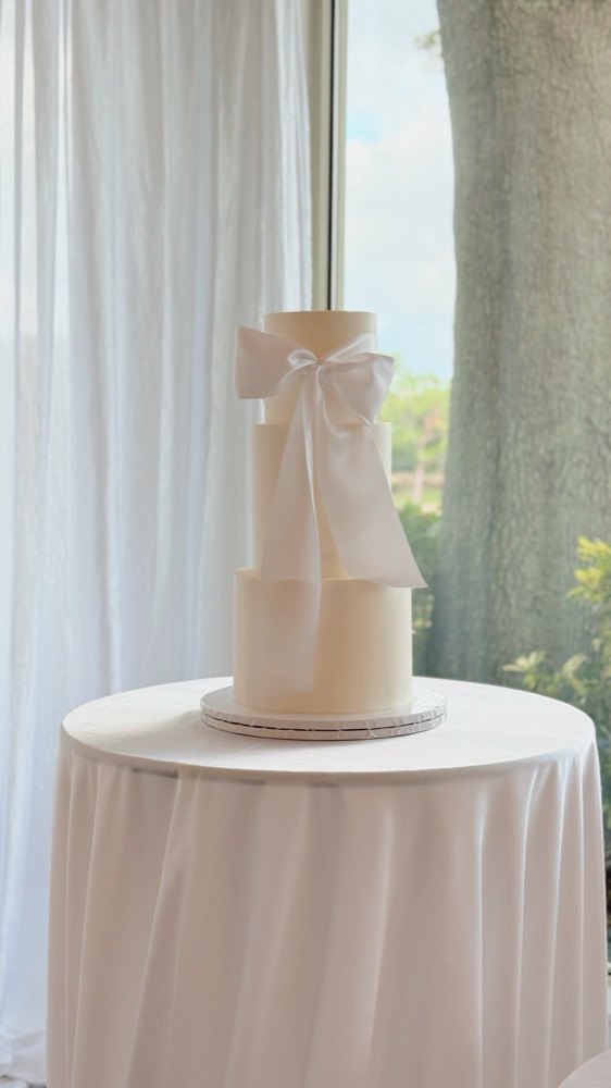Custom wedding cake by Shaddai